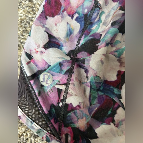 Lululemon cool colored floral pattern running track shorts size 4 - Picture 2 of 7